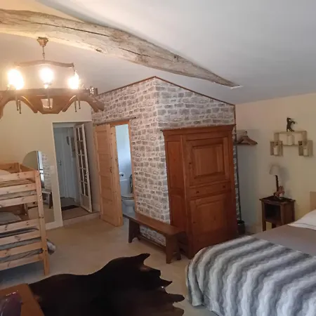 Domaine Medieval De La Motte Bed and Breakfast